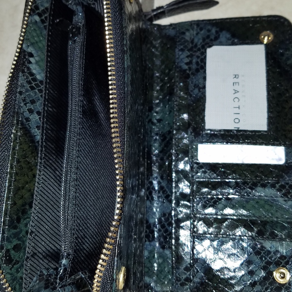KENNETH COLE REACTION Wallet - Picture 8 of 8